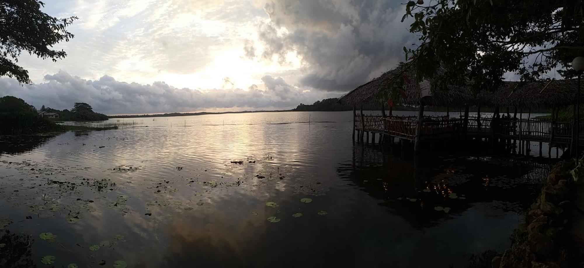 Lake Resort Bolgoda ワドゥワ エクステリア 写真